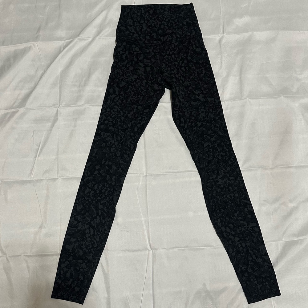 Lululemon Align Leggings
25 inch inseam
Choral Gray Cheetah print 
size 0